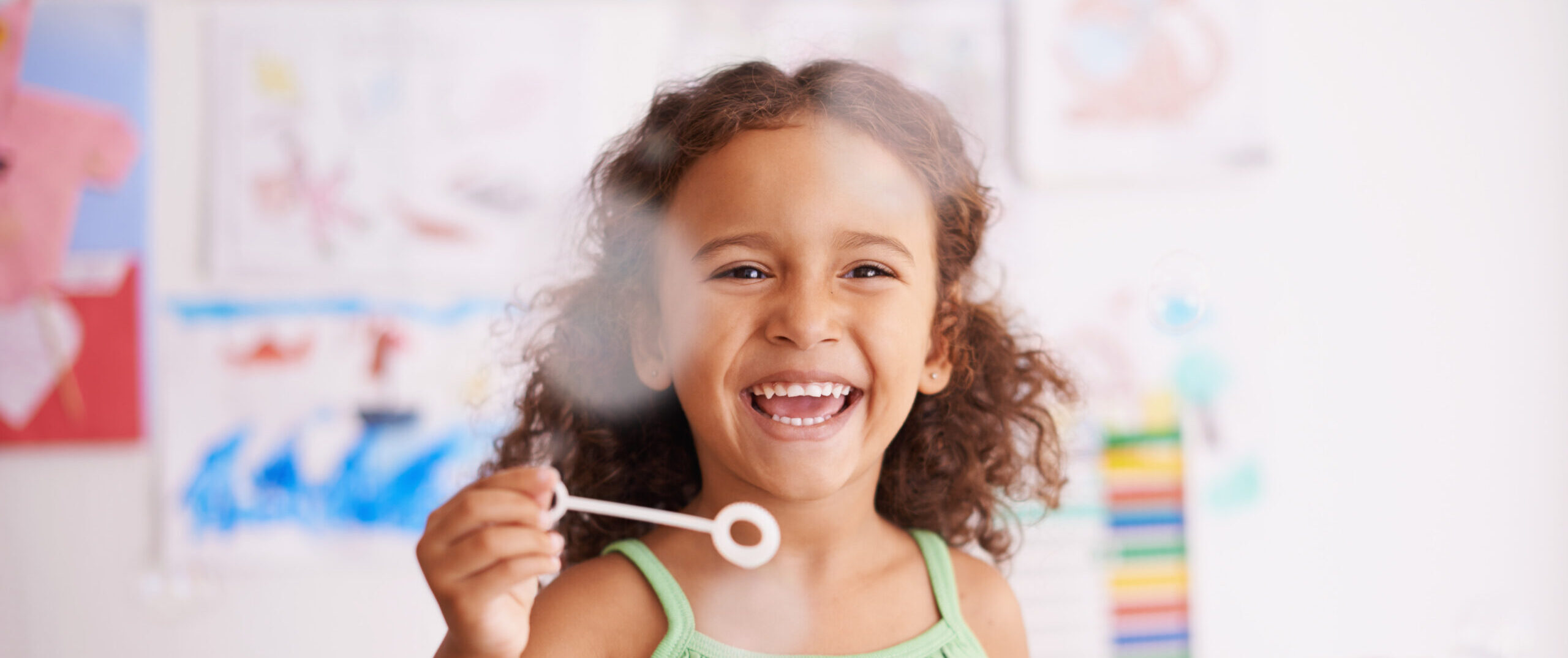 Φθορίωση Δοντιών: Ασπίδα Υγείας για Παιδικά Χαμόγελα