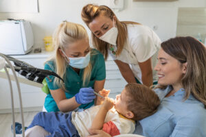 Γιατί πονάει το παιδί μου όταν βουρτσίζει τα δόντια του;